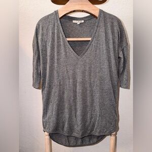 Express One Eleven Heather Gray V-Neck Short Sleeve knit Tee size Small -C